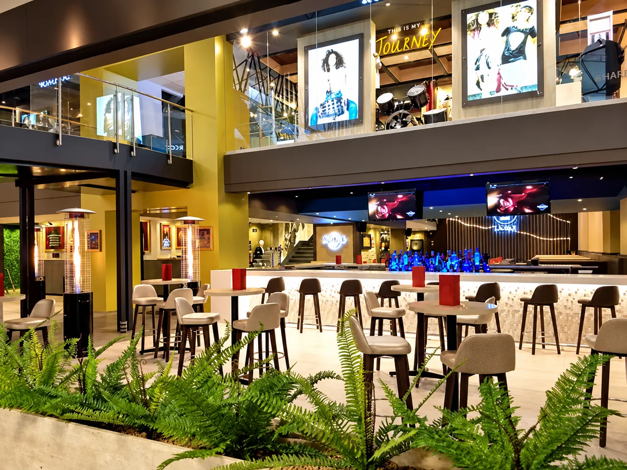 Hard Rock Cafe La Paz: restaurant interior in La Paz, Bolivia, photo 3 of 6