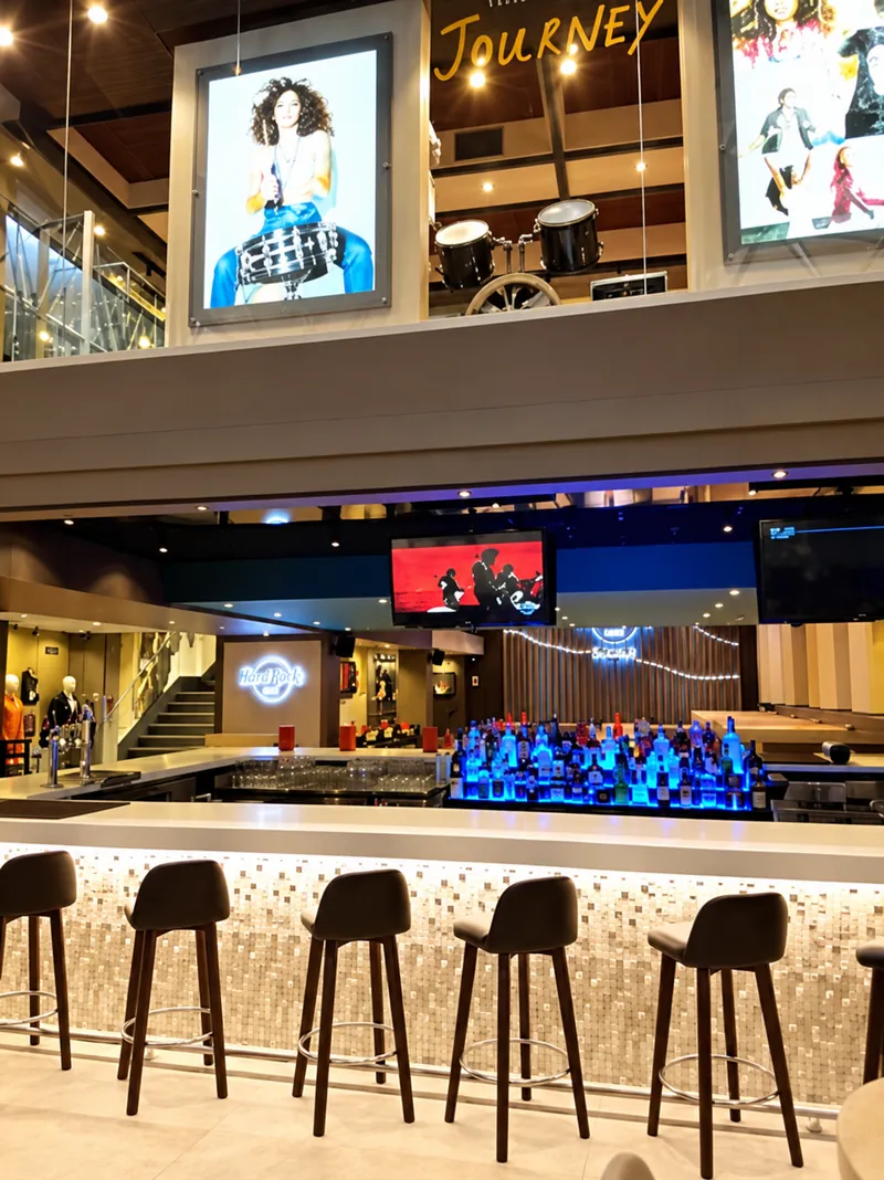 Hard Rock Cafe La Paz: restaurant interior in La Paz, Bolivia, photo 5 of 6