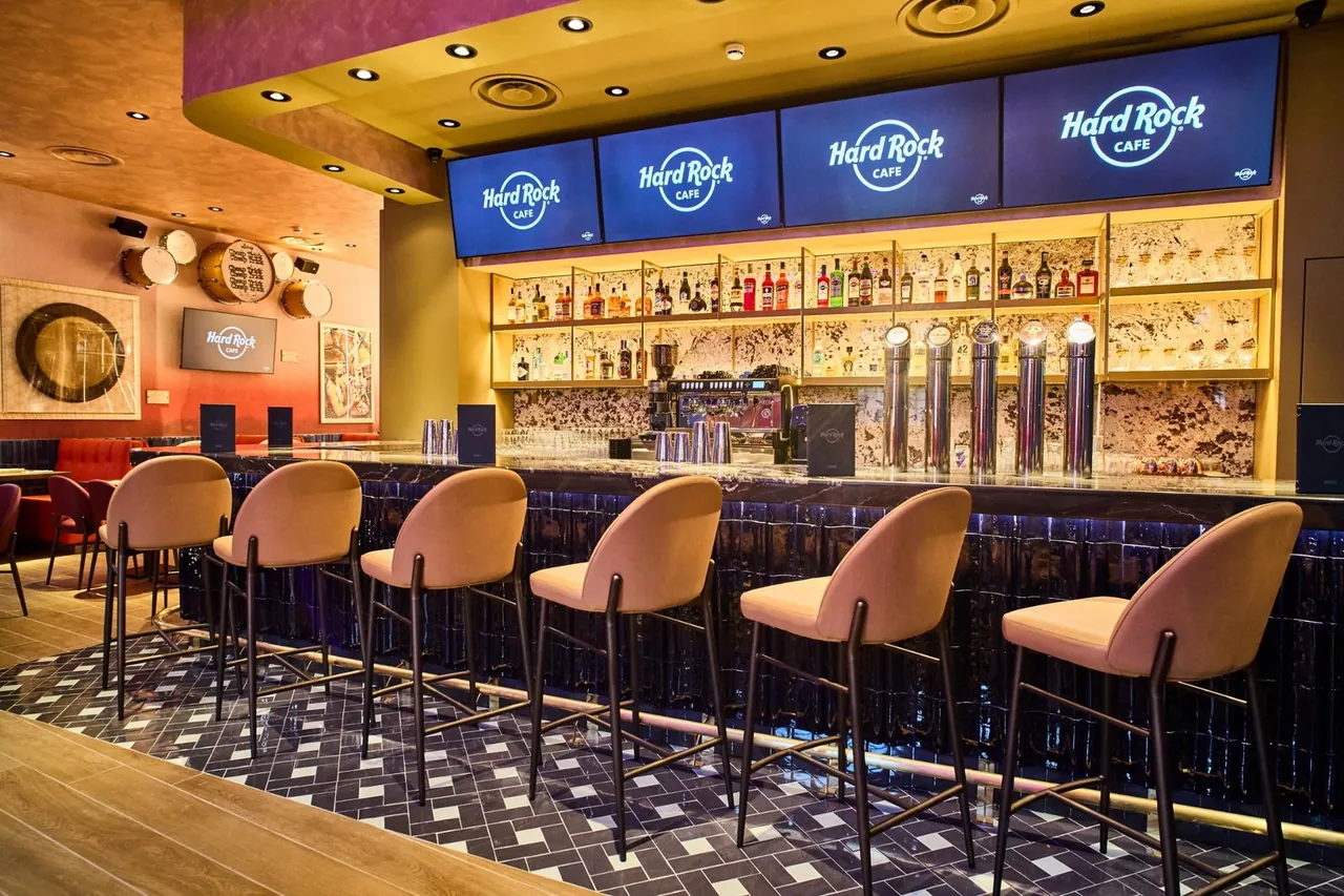Hard Rock Cafe Palermo: restaurant interior, Italy